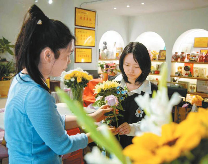 春日『植』趣浓花卉苗木购销两旺